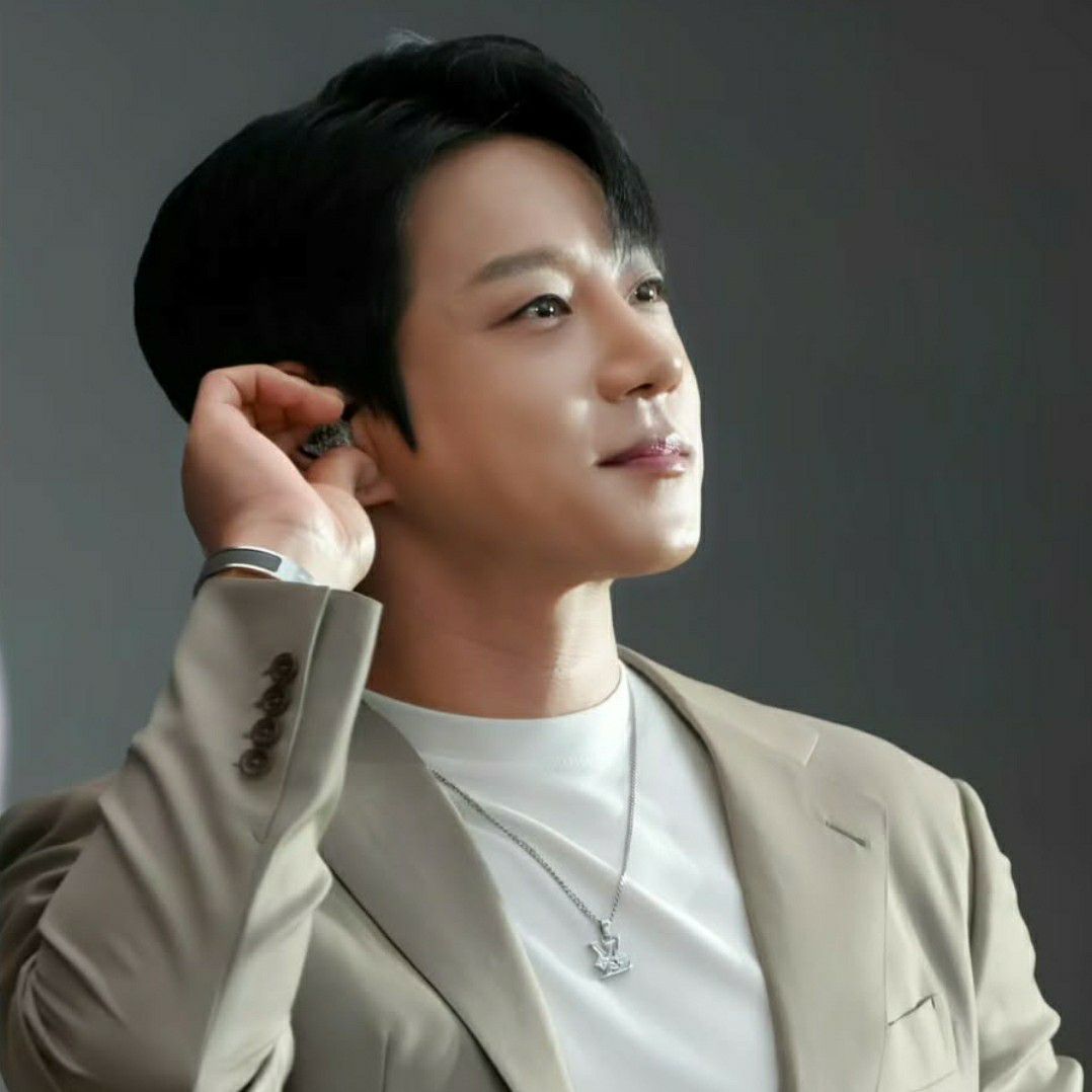Behind-the-scenes cut of Hwang Chiyeol