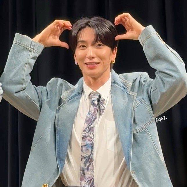 Latest photo of Leeteuk (Super Junior)