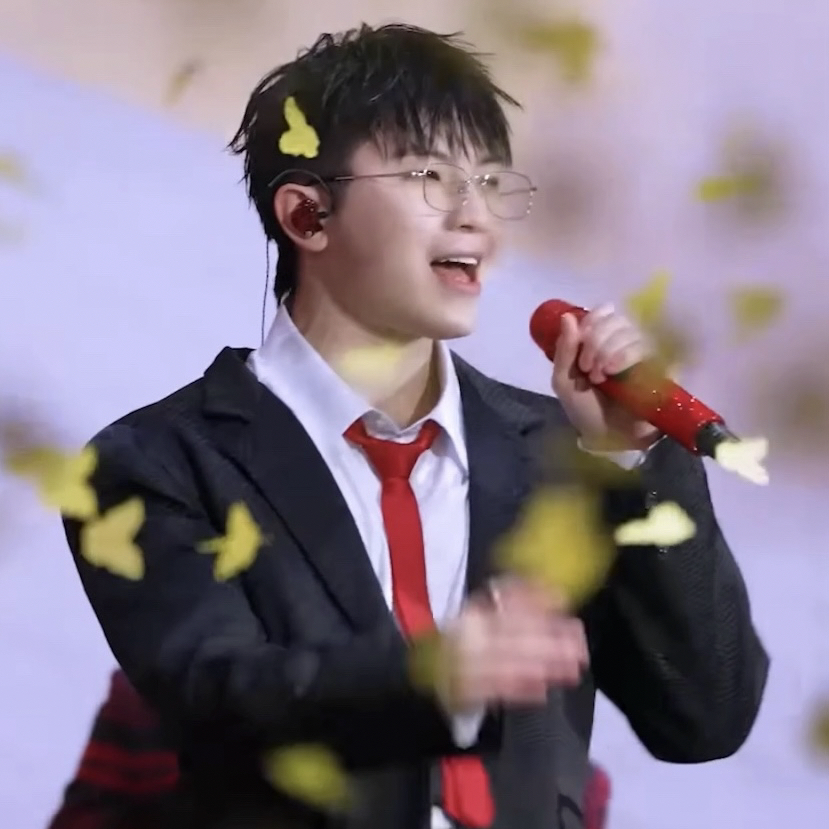 Foto terbaru Woozi (SEVENTEEN)