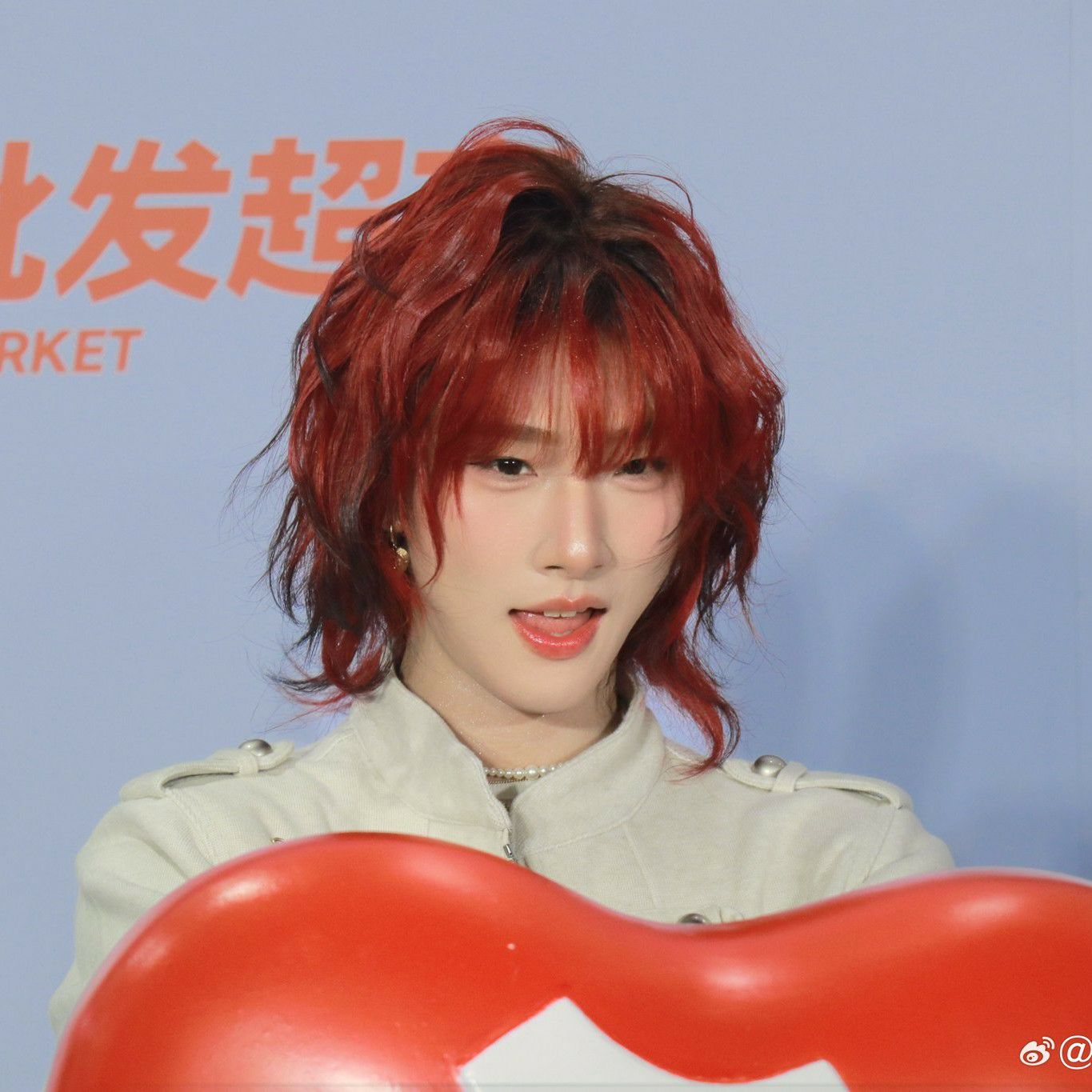 A moment captured by Hu Yetao (NexT1DE)'s fan