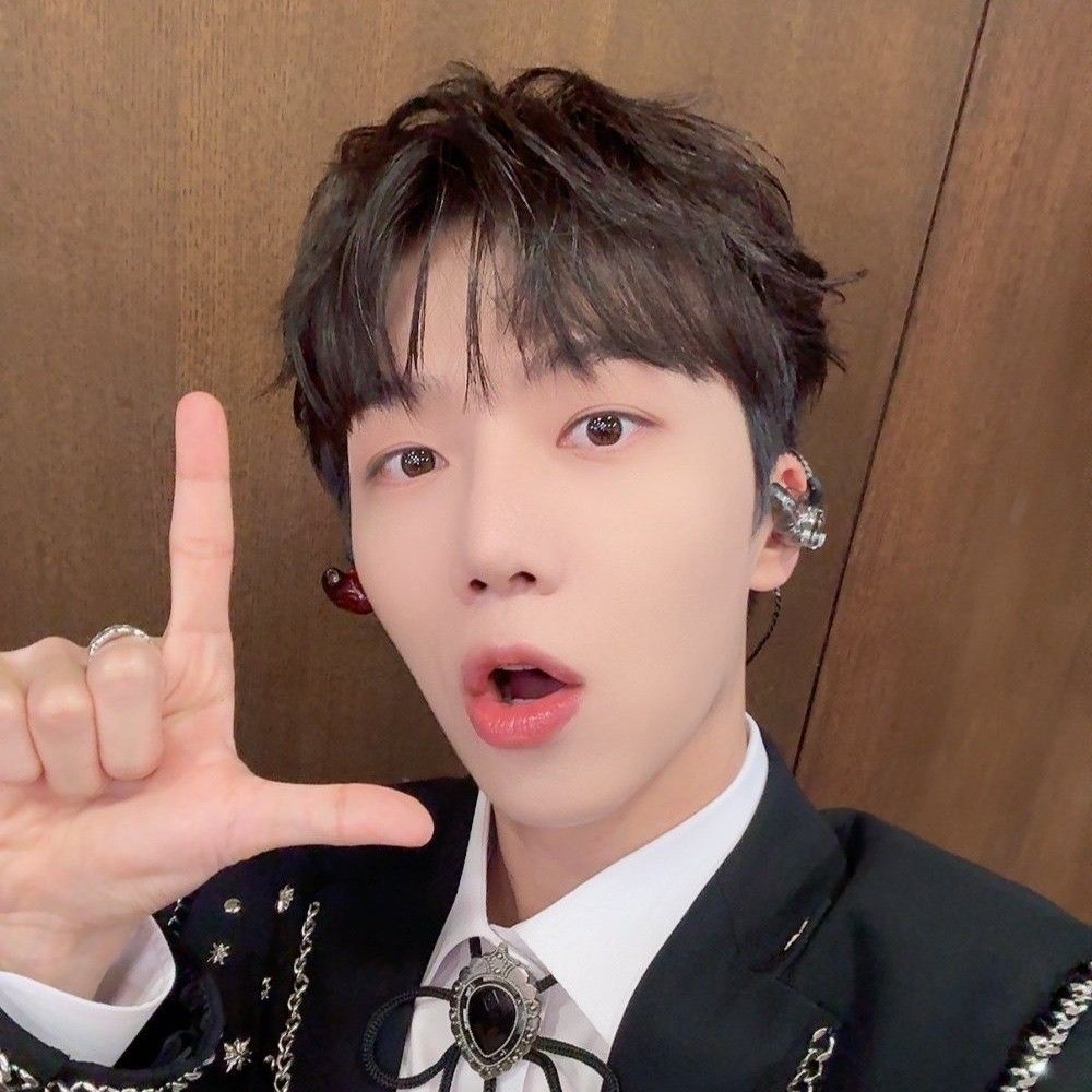 Recent activity shot of Jinho (PENTAGON)