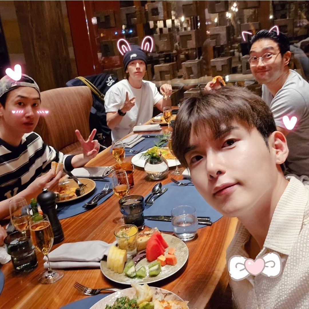 A moment captured by Super Junior's fan