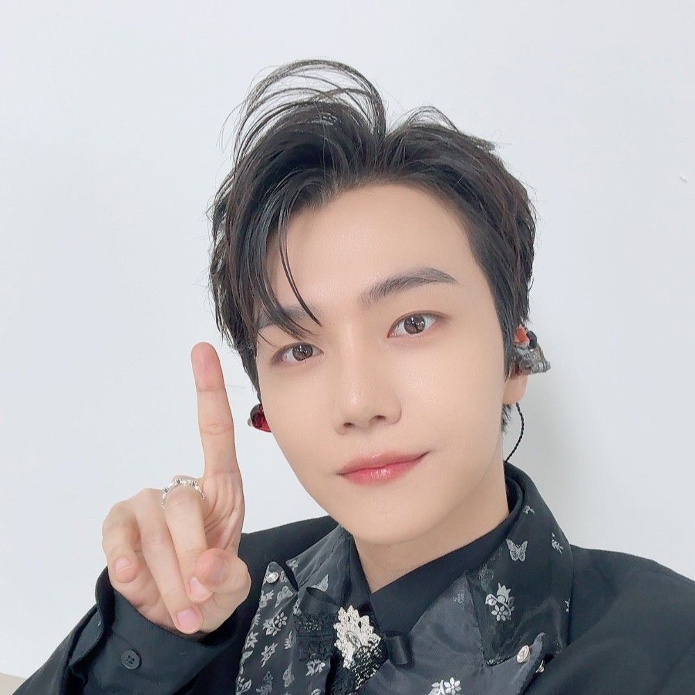 Recent activity shot of Jinho (PENTAGON)