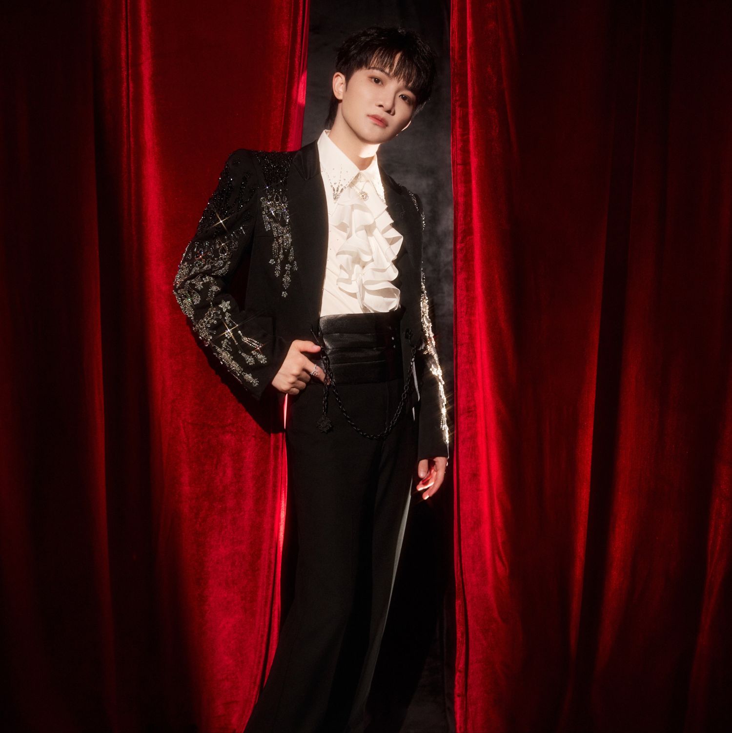Behind-the-scenes cut of Charlie Zhou
