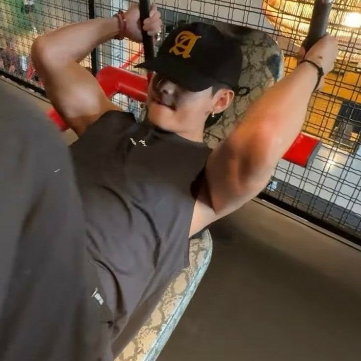 뷔 (방탄소년단)의 최신 사진