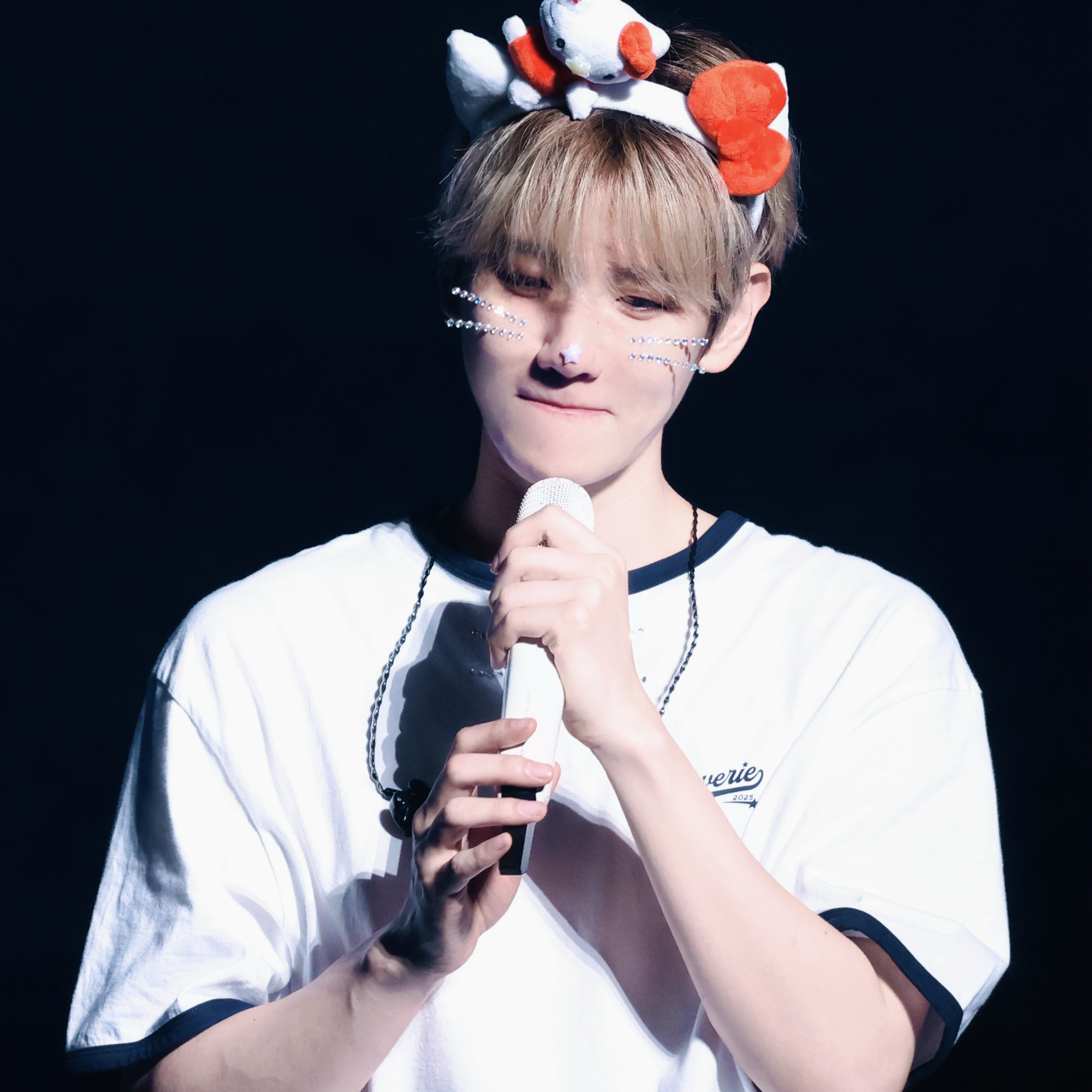 백현 (EXO)의 최신 사진