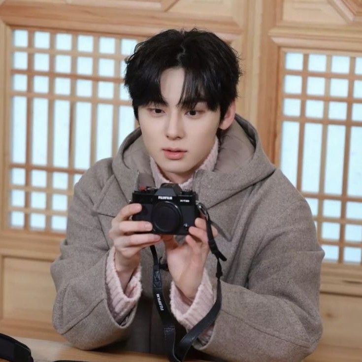 A moment captured by Hwang Minhyun's fan