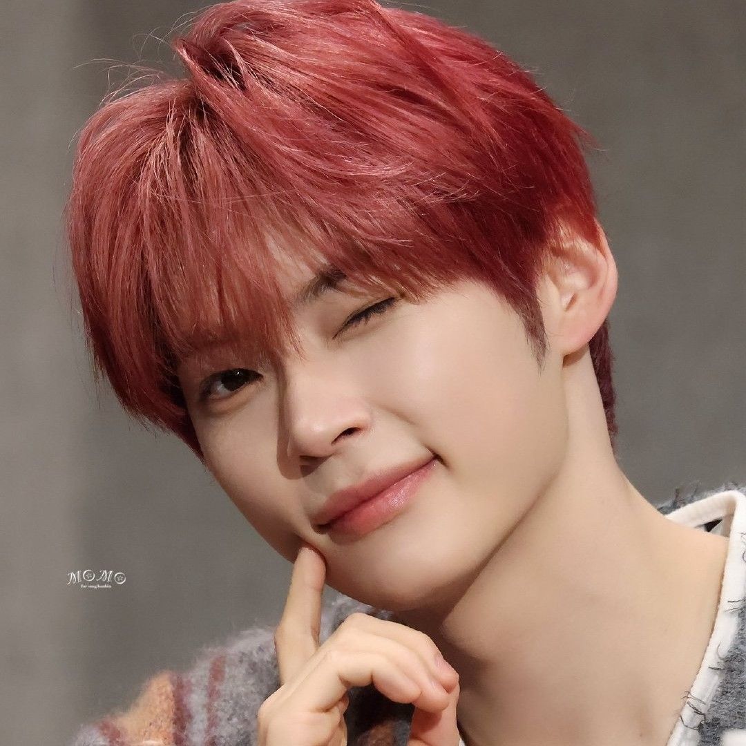 Behind-the-scenes cut of Sung Hanbin (ZEROBASEONE)