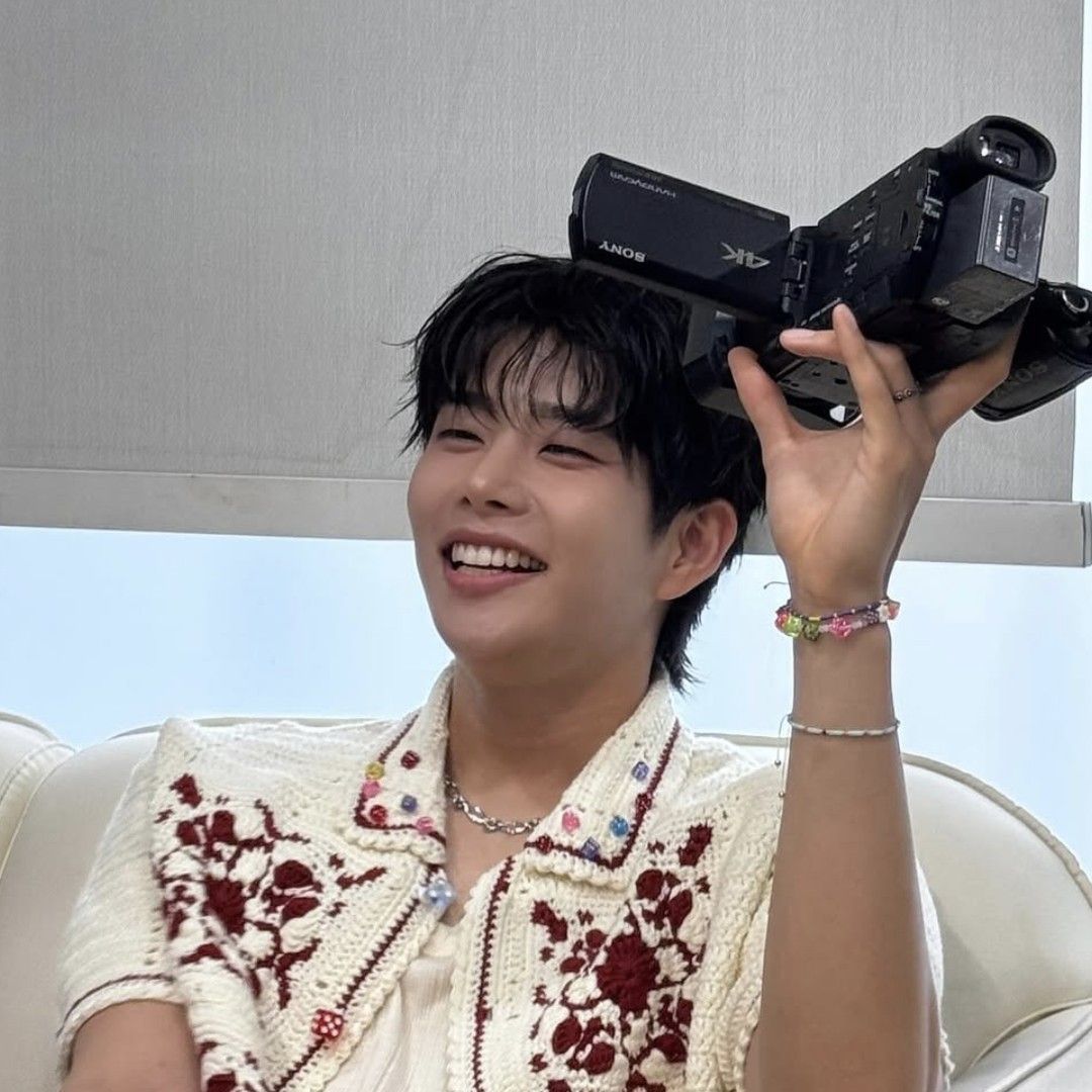 Behind-the-scenes cut of MJ (ASTRO)