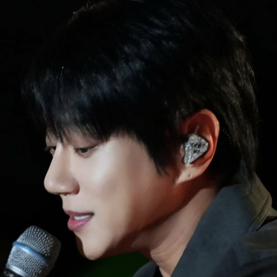 Behind-the-scenes cut of Hwang Chiyeol