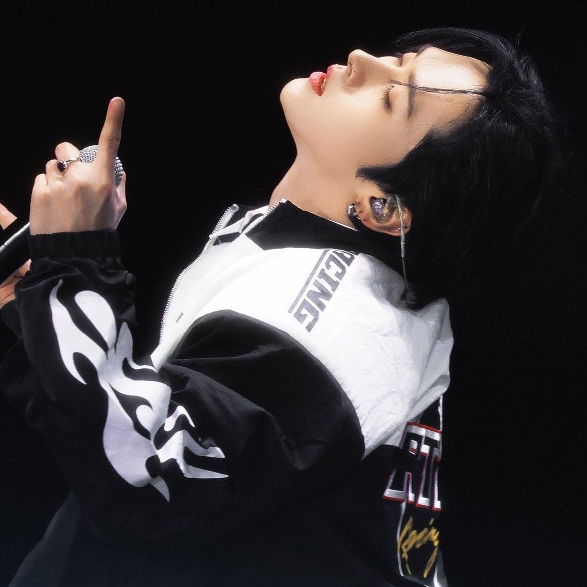 Latest photo of Lee Know (Stray Kids)