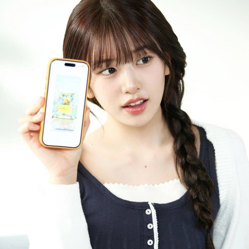 Recent activity shot of An Yujin (IVE)