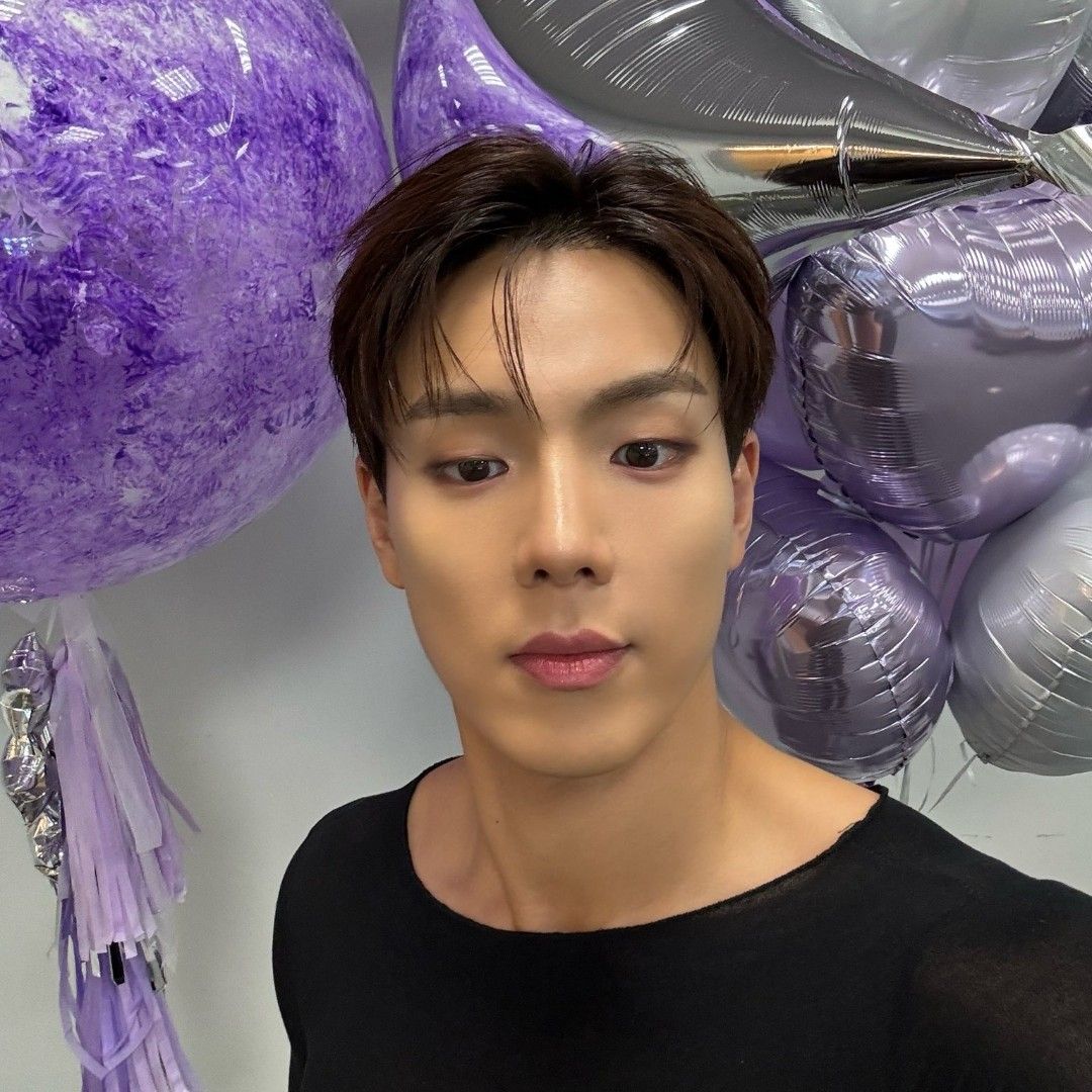 A moment captured by Shownu (MONSTA X)'s fan