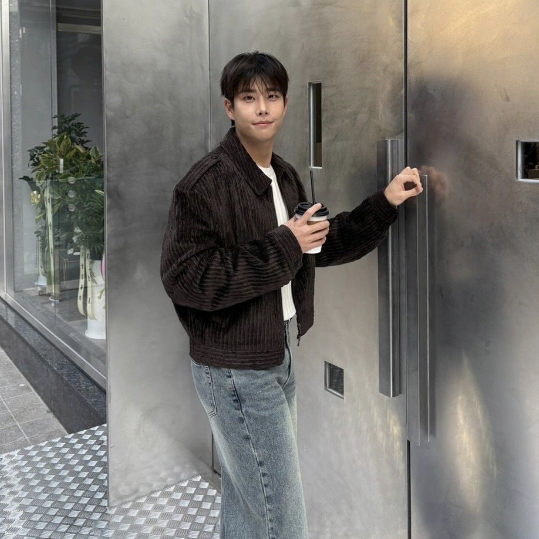 Behind-the-scenes cut of MJ (ASTRO)