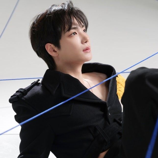 A moment captured by Kim Jonghyeon's fan