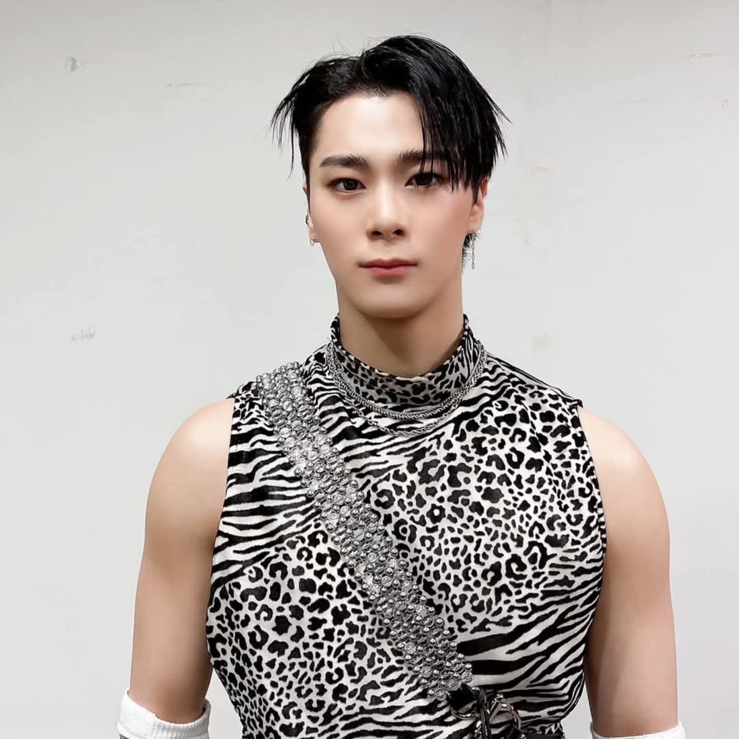 아스트로의 최신 사진