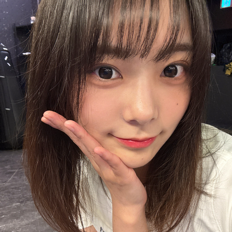 Behind-the-scenes cut of Siyeon (QWER)