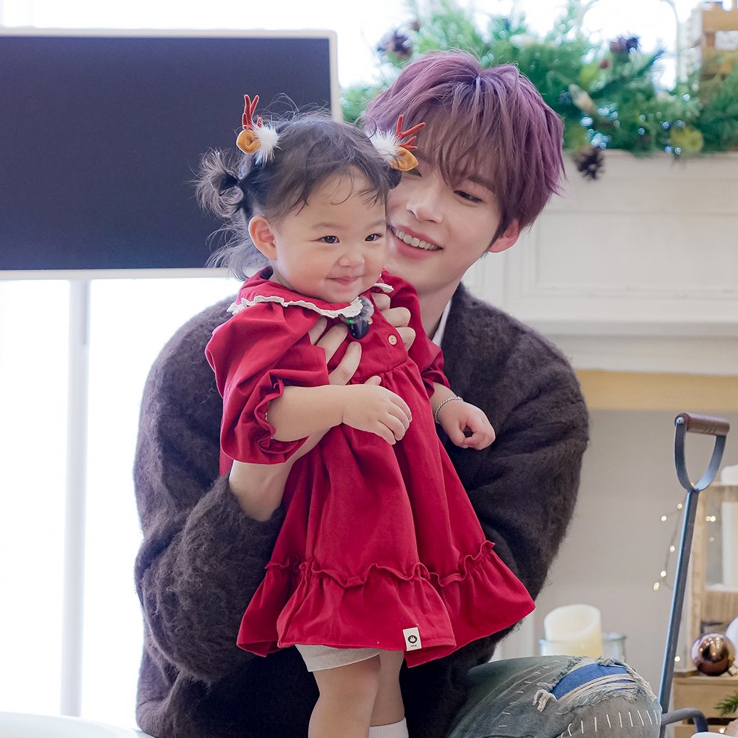 Latest photo of Sung Hanbin (ZEROBASEONE)