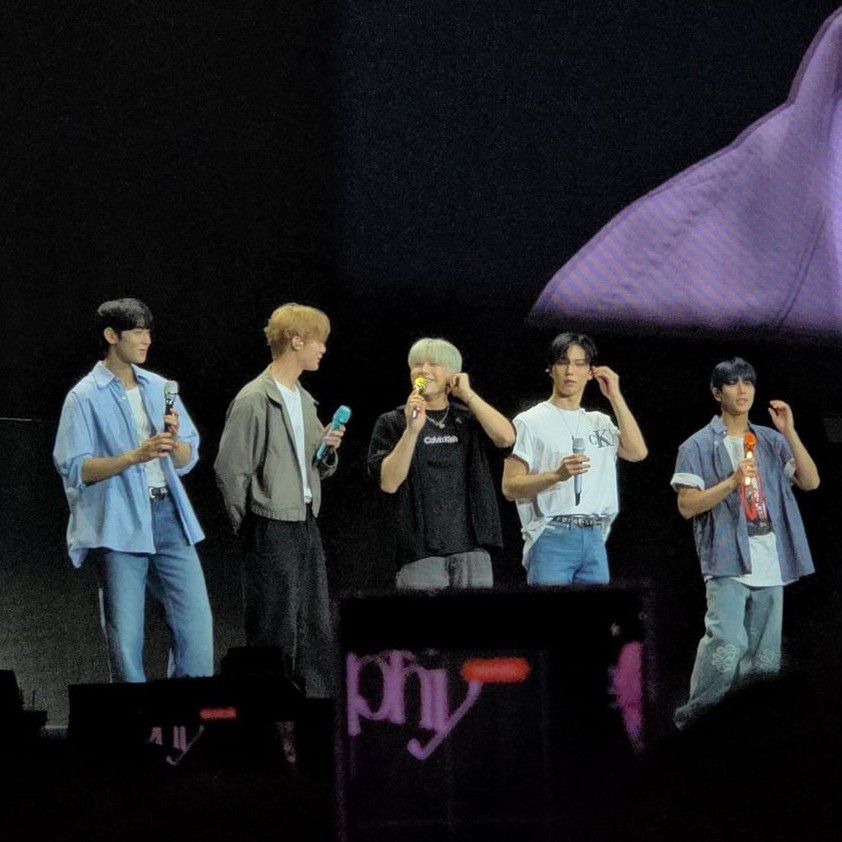A moment captured by Jinjin (ASTRO)'s fan