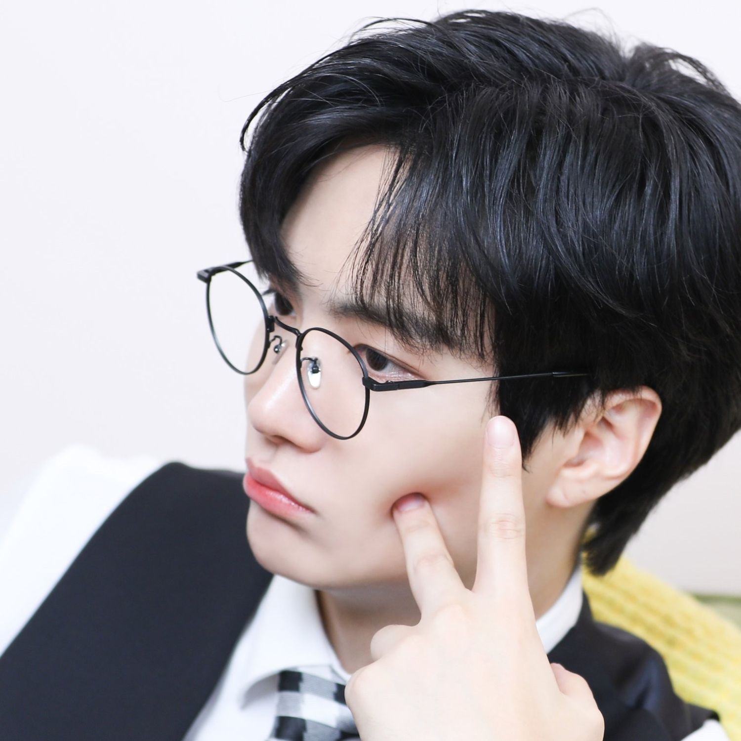 A moment captured by Kim Jonghyeon's fan