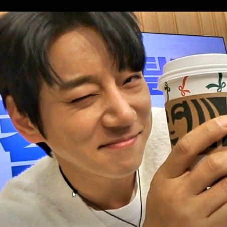 Behind-the-scenes cut of Hwang Chiyeol