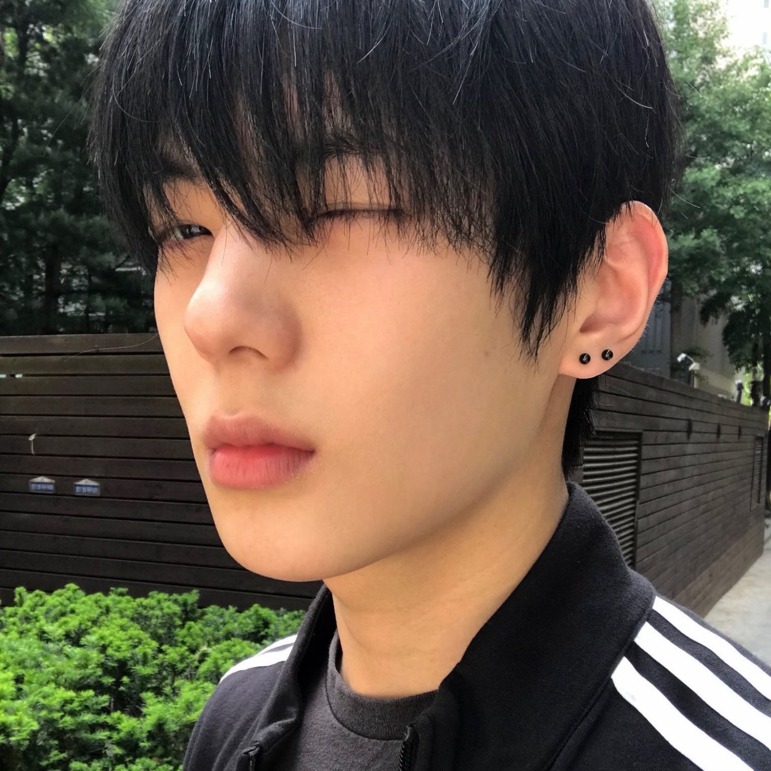 Behind-the-scenes cut of LEEJEONG (WHIB)