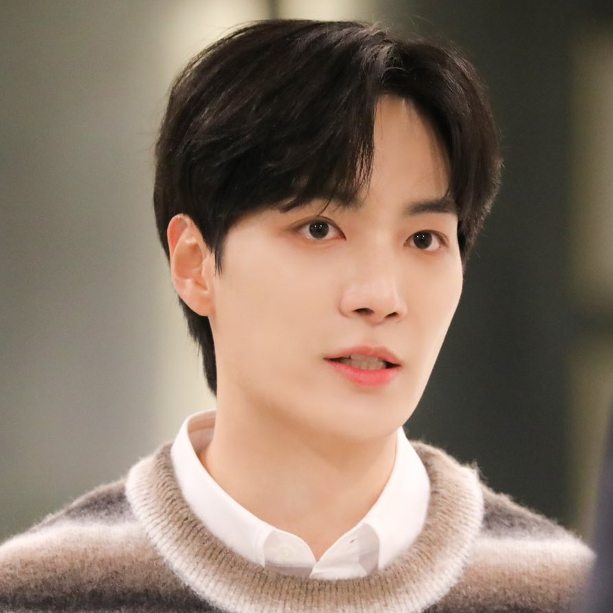 A moment captured by Kim Jonghyeon's fan