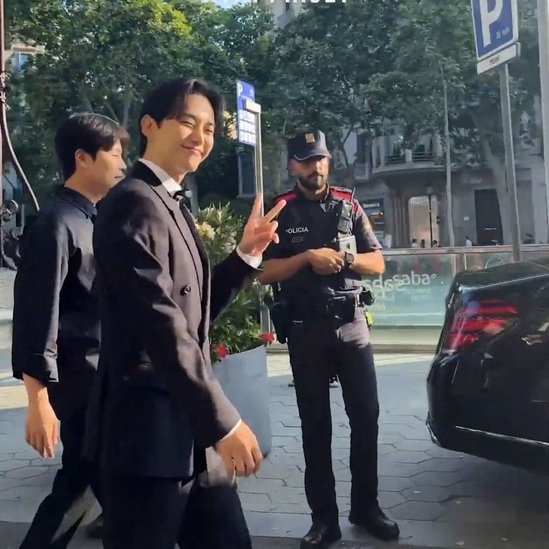 Latest photo of Junho (2PM)