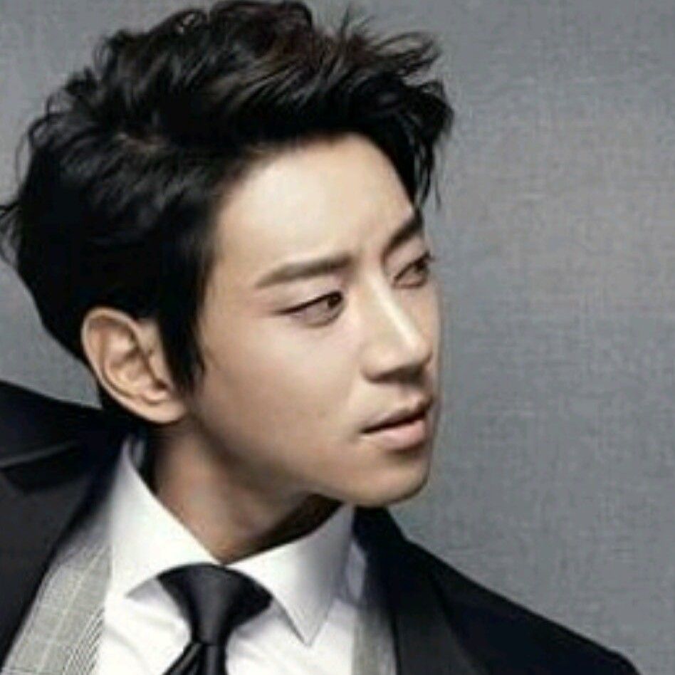 Latest photo of Hwang Chiyeol