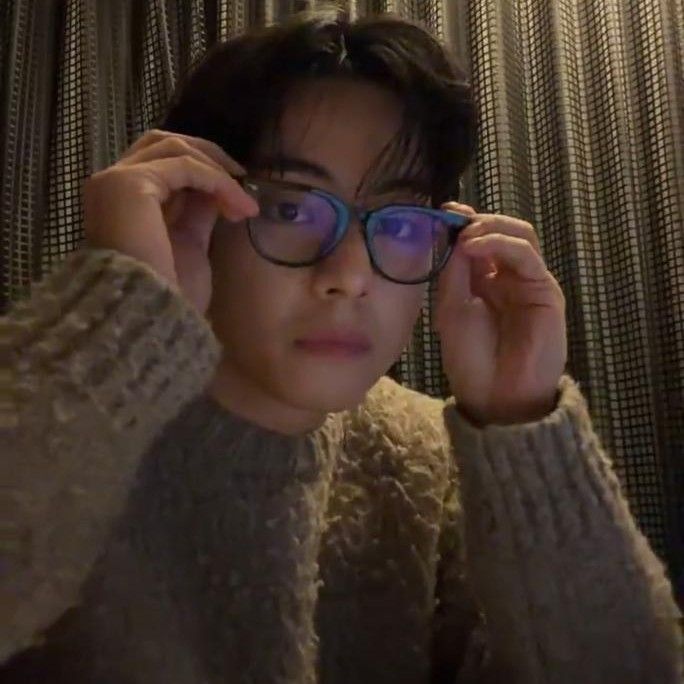 Latest photo of V (BTS)