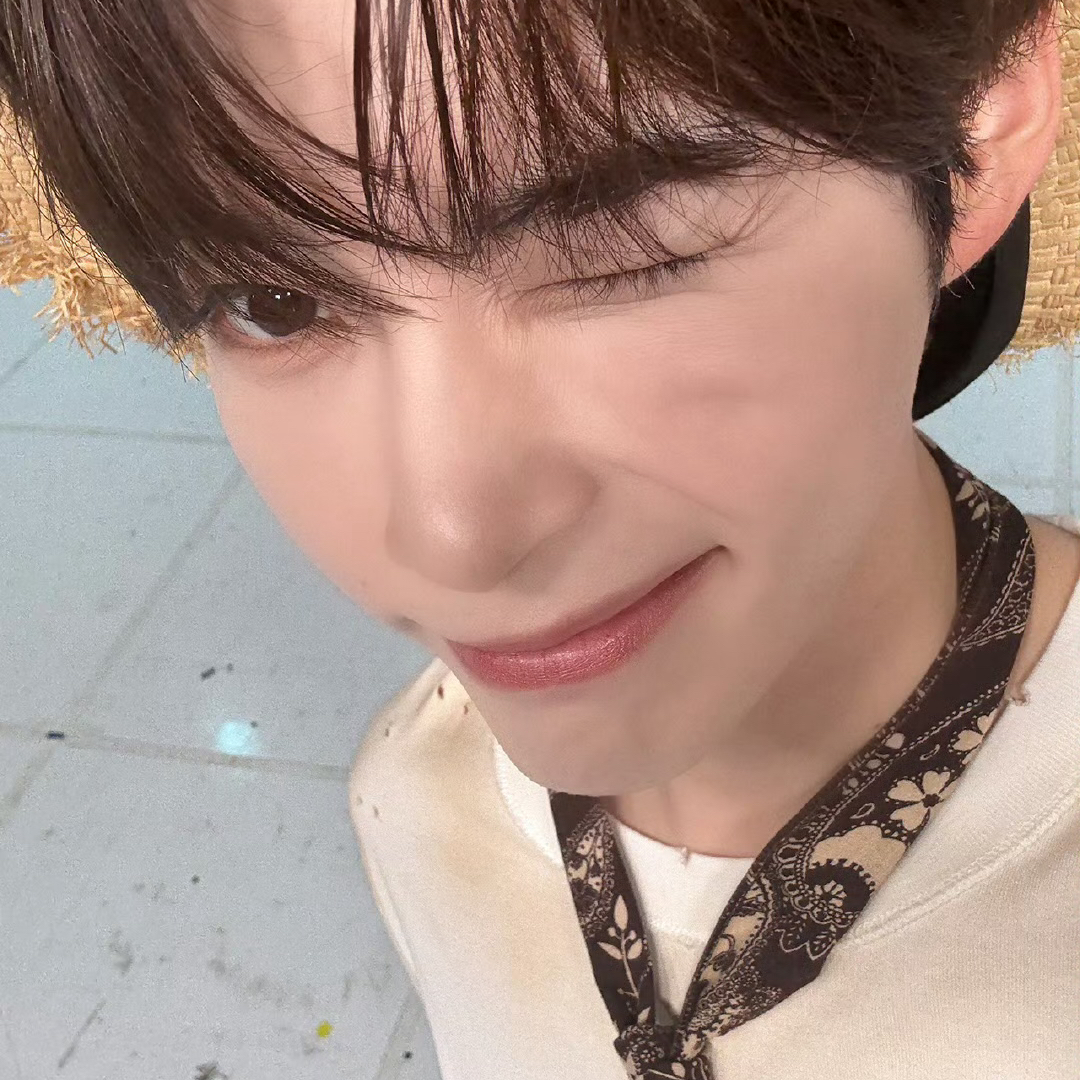 A moment captured by Sung Hanbin (ZEROBASEONE)'s fan