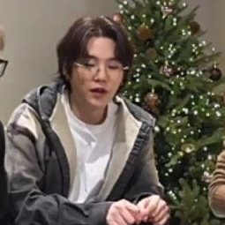 Foto terbaru SUGA (BTS)