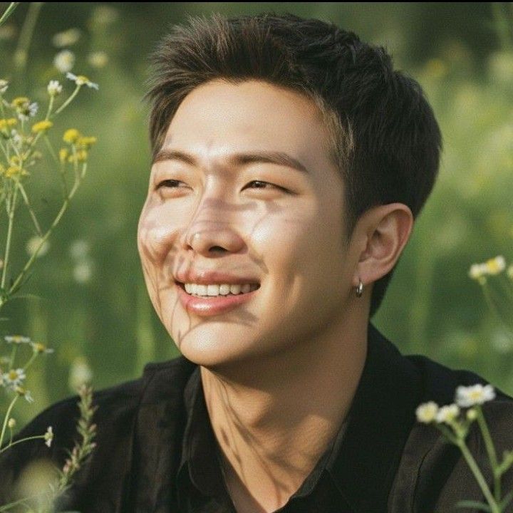 RM (防彈少年團)的最新照片