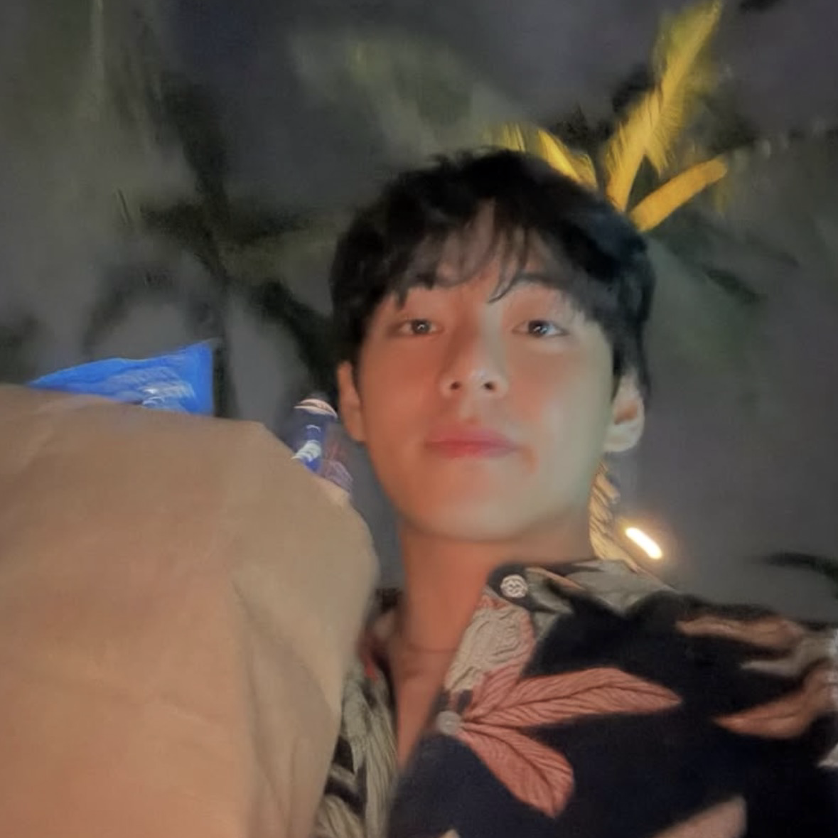 뷔 (방탄소년단)의 최신 사진