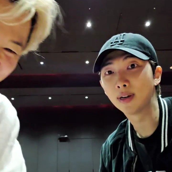 Momen yang diabadikan oleh penggemar BTS