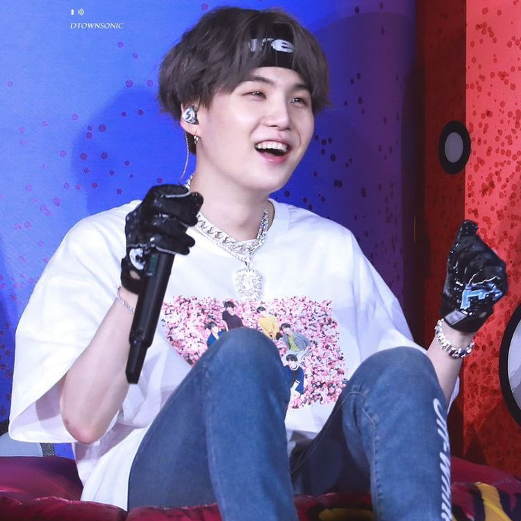 Foto terbaru SUGA (BTS)