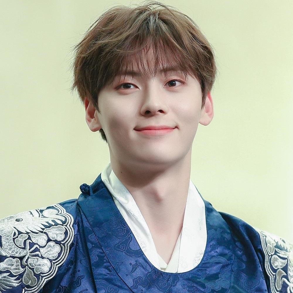 Foto aktivitas terbaru Hwang Minhyun
