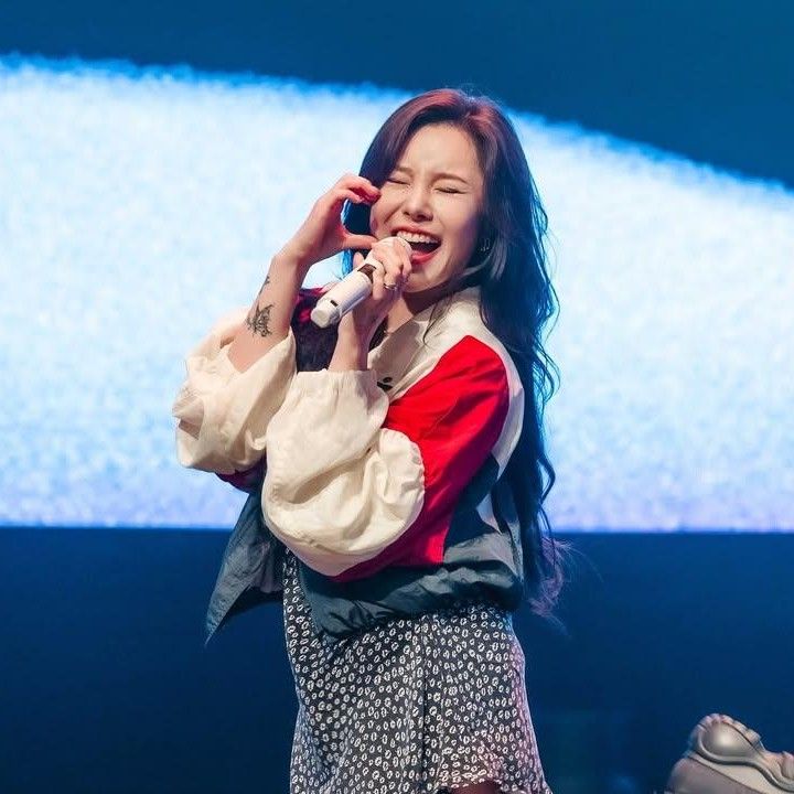 辉人 (MAMAMOO)的最新活动照片