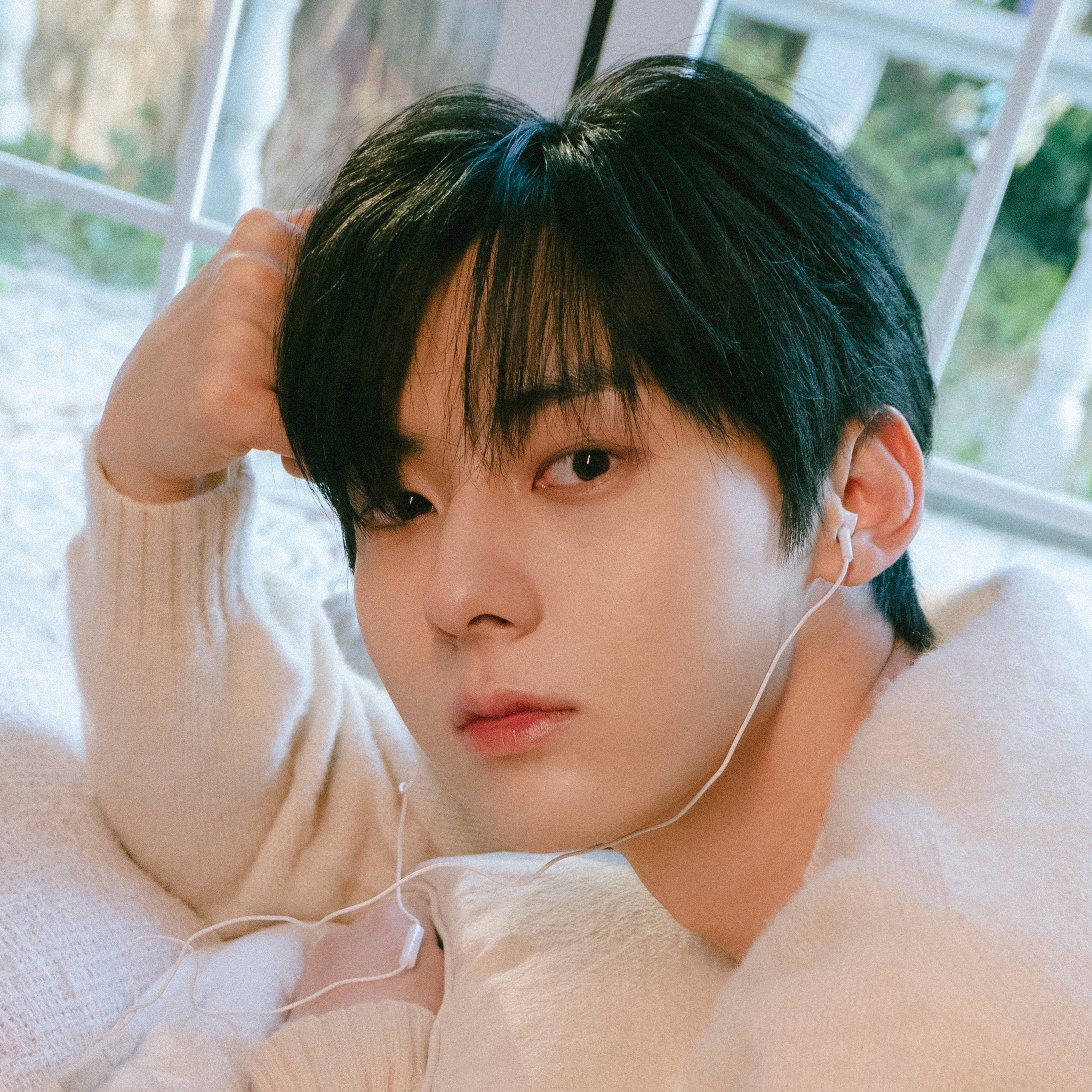 A moment captured by Hwang Minhyun's fan