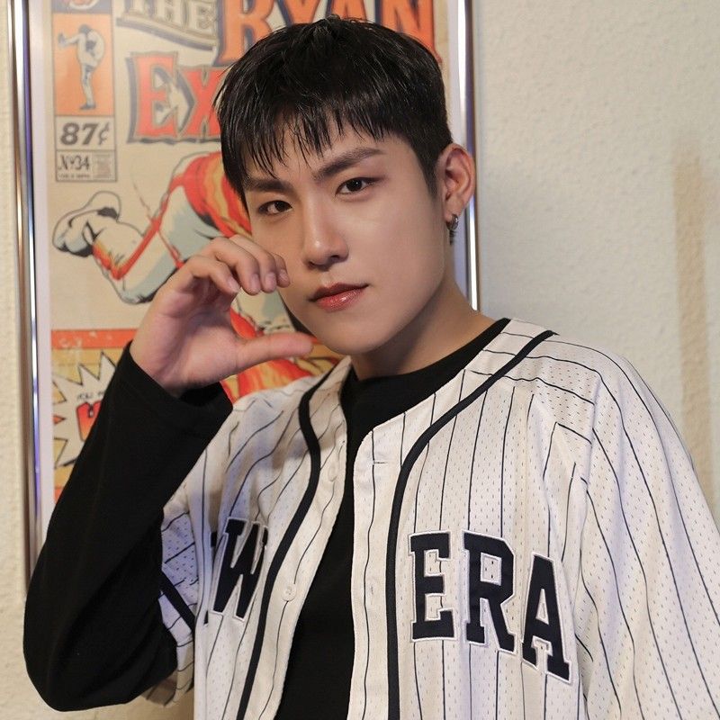 パク・ウジン (AB6IX)の舞台裏ショット