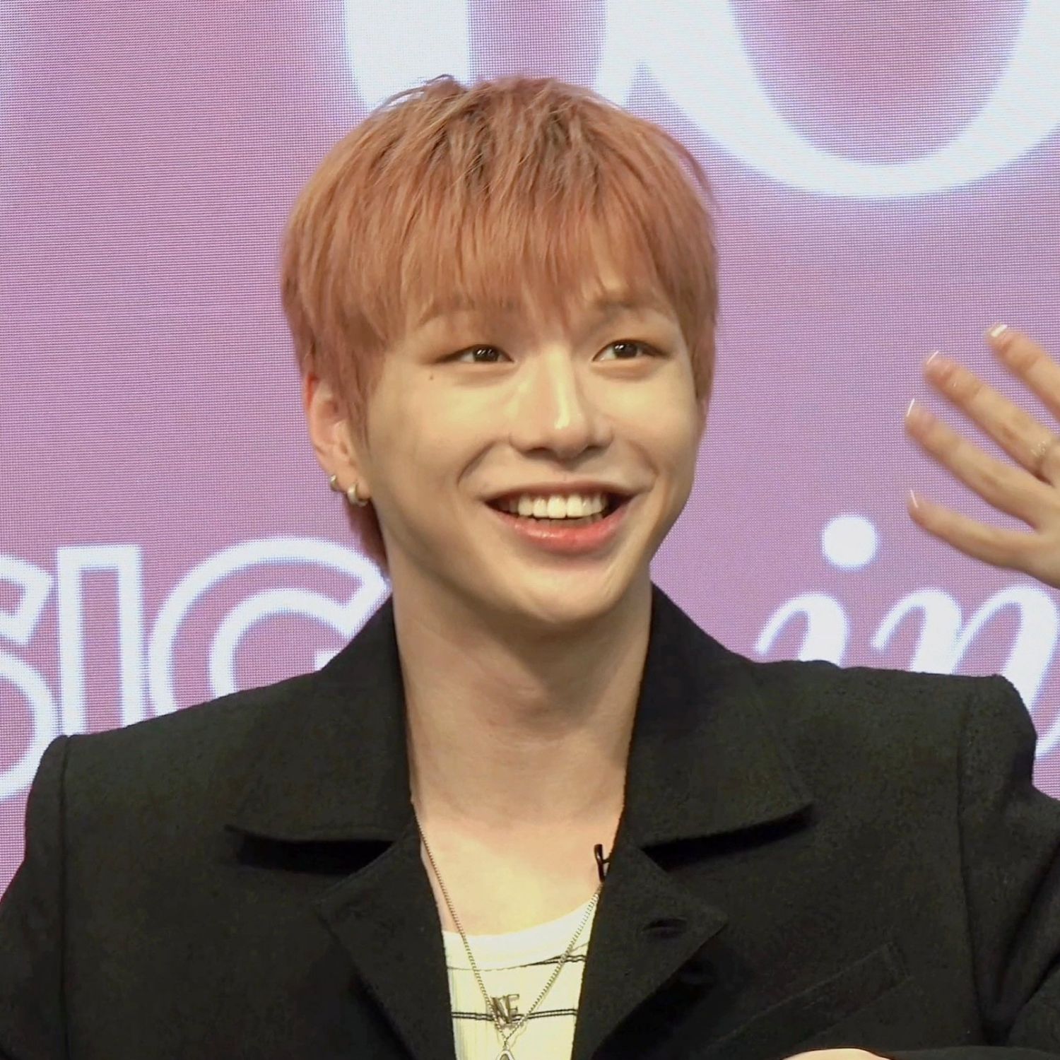 A moment captured by Kang Daniel's fan