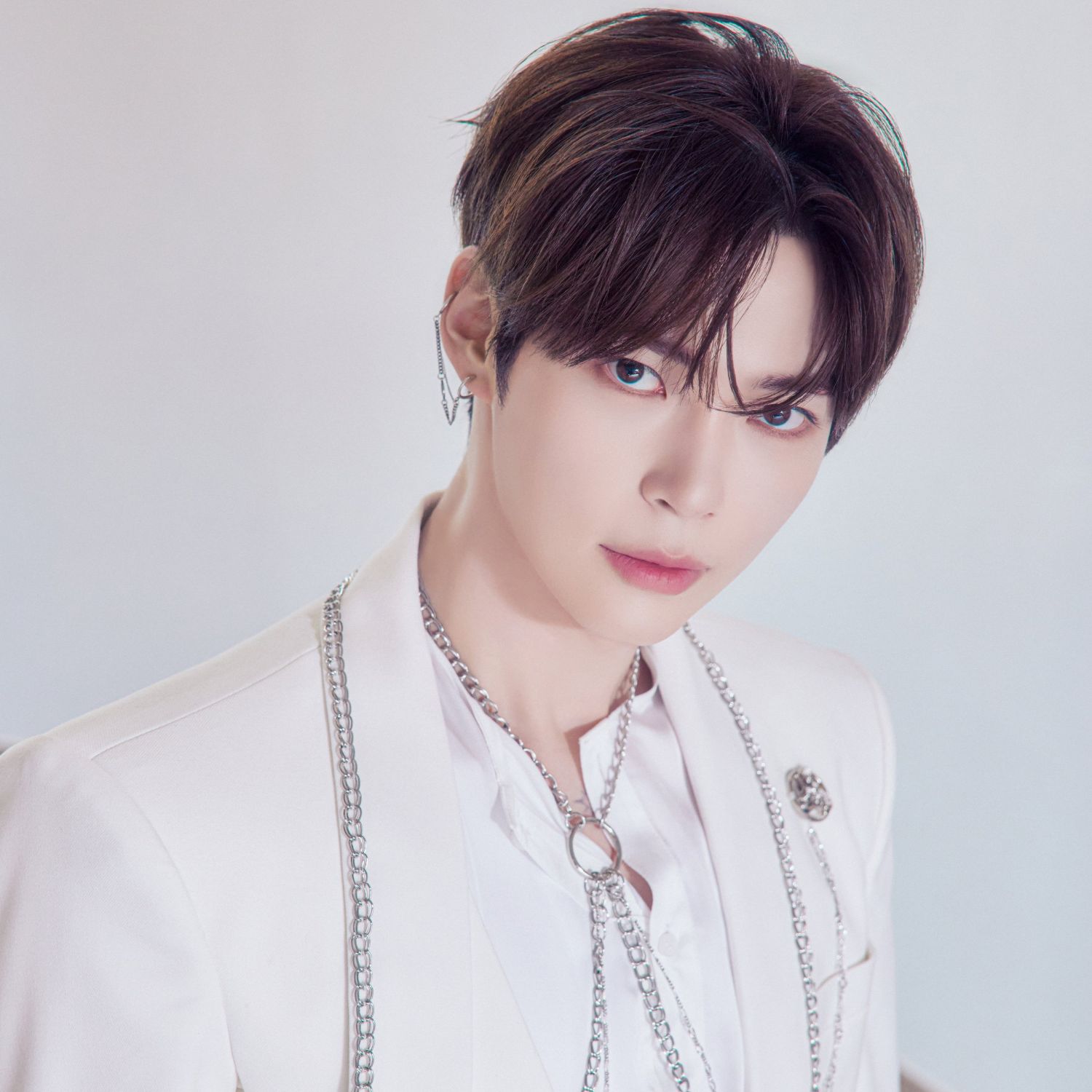 Behind-the-scenes cut of Sung Hanbin (ZEROBASEONE)