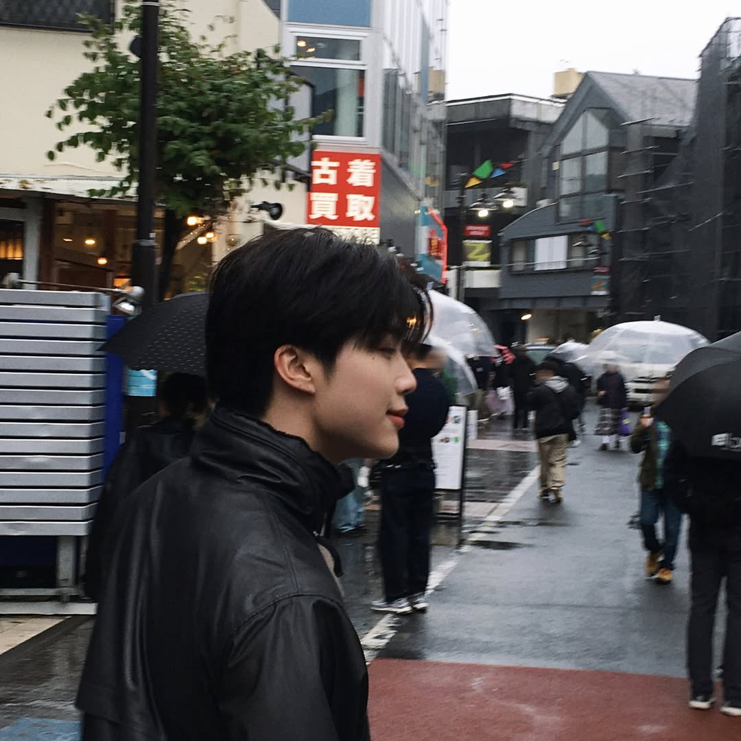 パク・ゴヌク (ZEROBASEONE)の舞台裏ショット