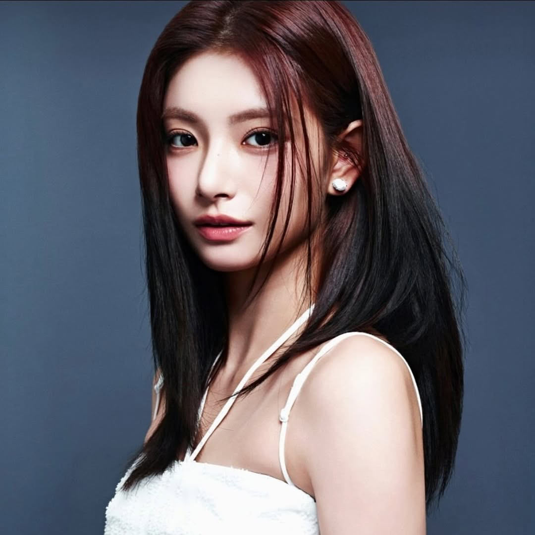 Behind-the-scenes cut of Yiren (EVERGLOW)