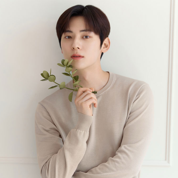 A moment captured by Hwang Minhyun's fan