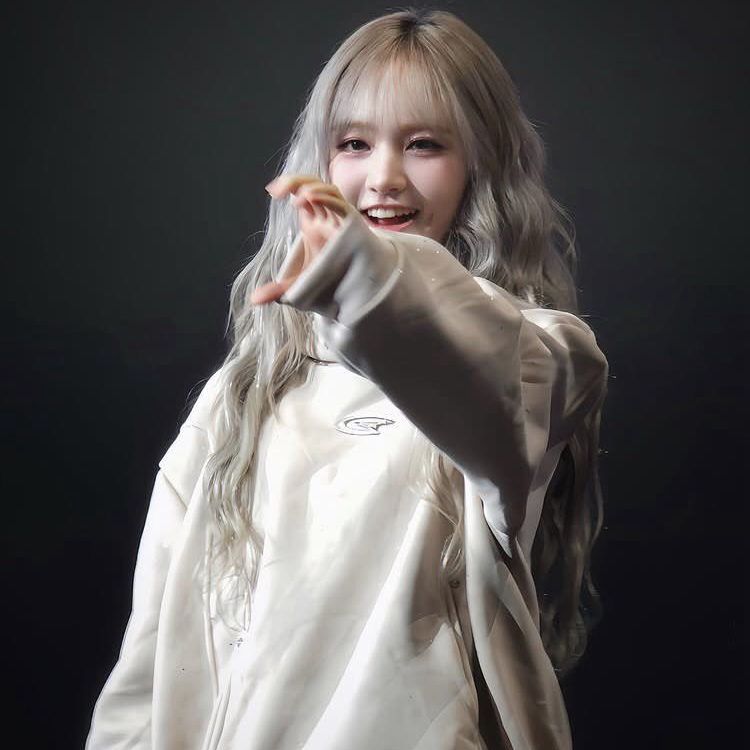 A moment captured by LIZ (IVE)'s fan