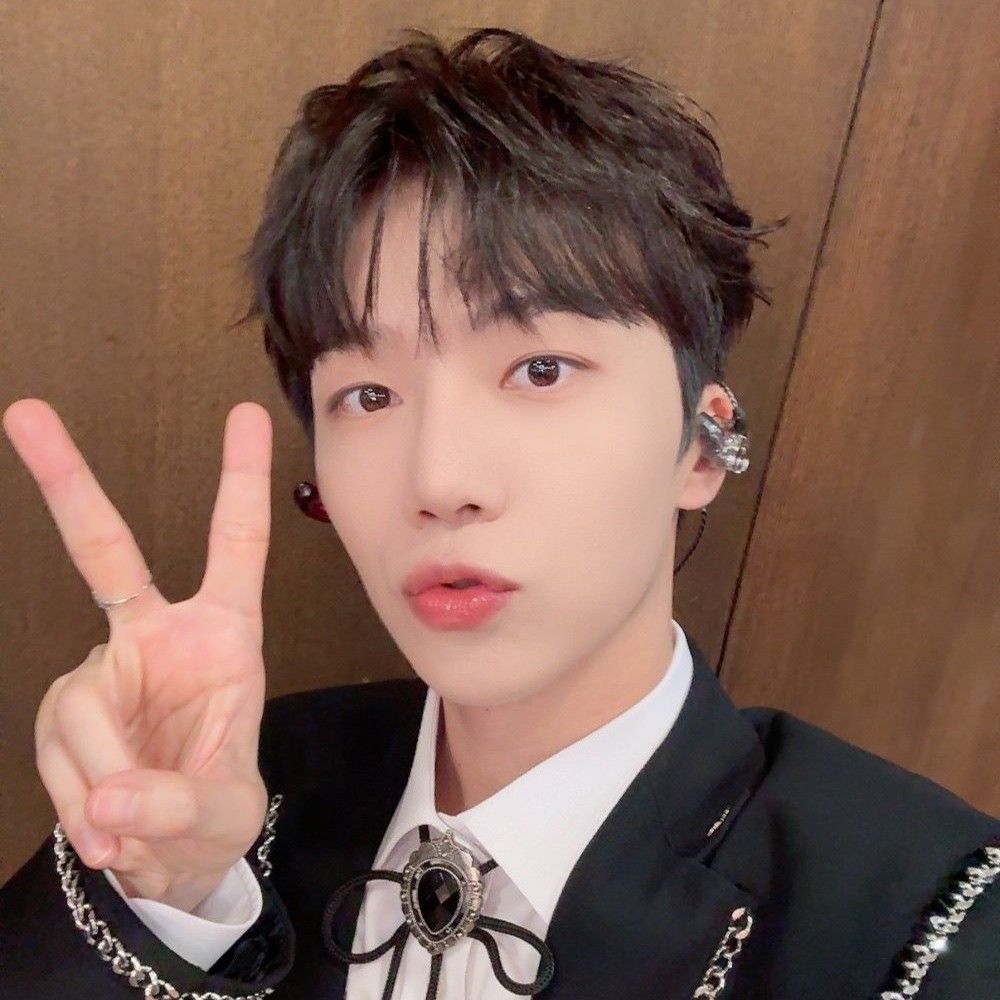 Recent activity shot of Jinho (PENTAGON)
