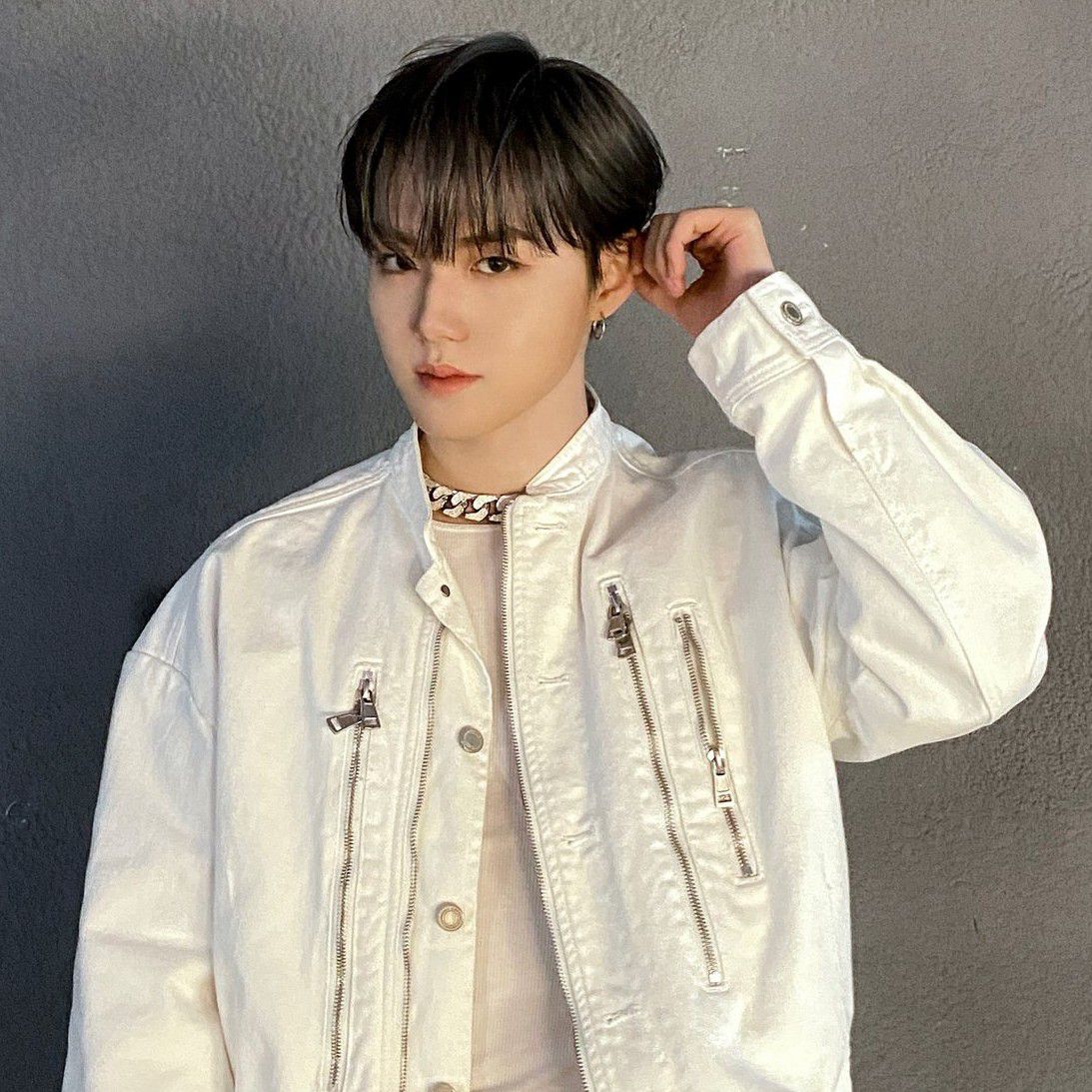 Latest photo of Doyoung (TREASURE)