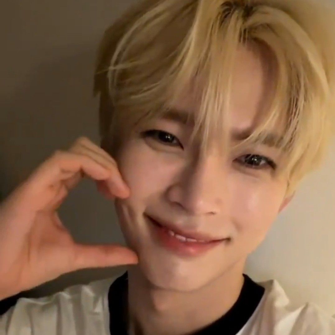 성한빈 (제로베이스원) 최근 활동샷