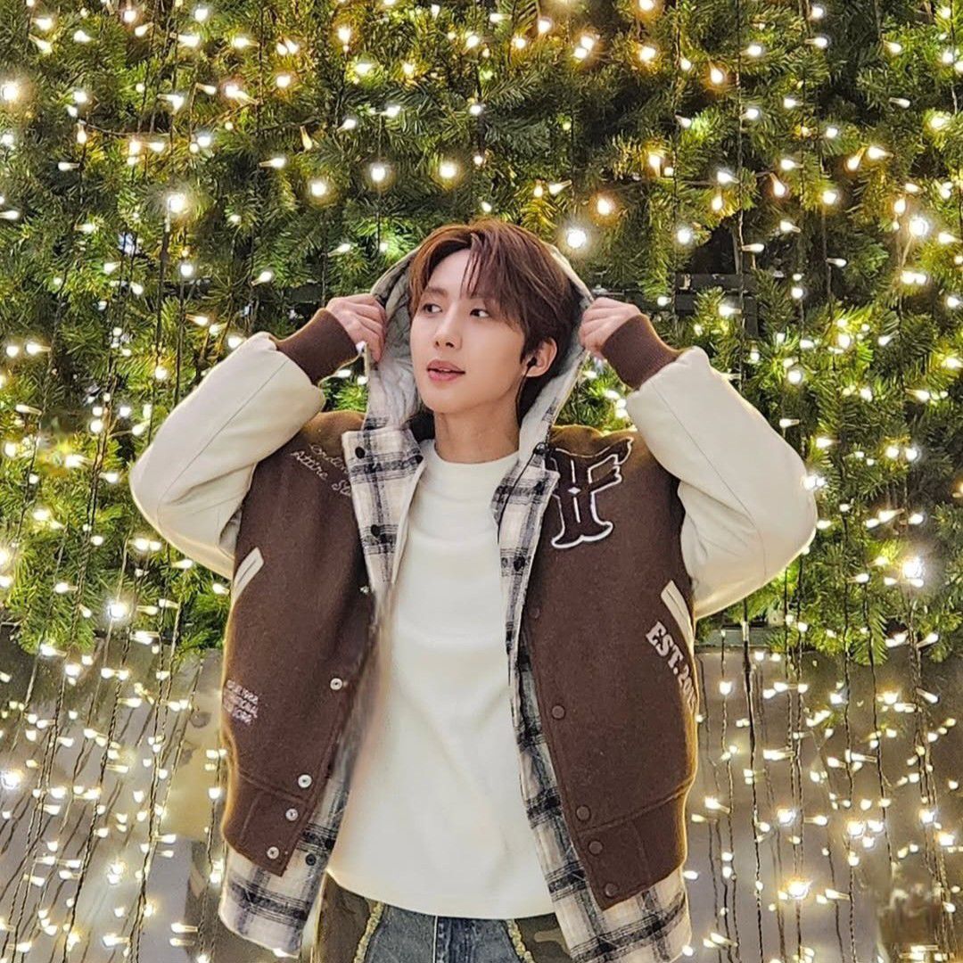 Latest photo of Hui (PENTAGON)